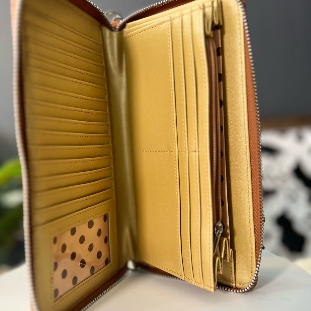 Wristlet - Picture 12 of 16